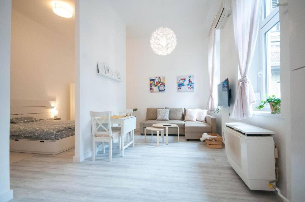 Cs3 Csanyi Apartment Budapest Bagian luar foto
