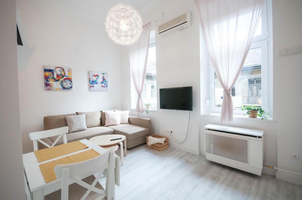 Cs3 Csanyi Apartment Budapest Bagian luar foto